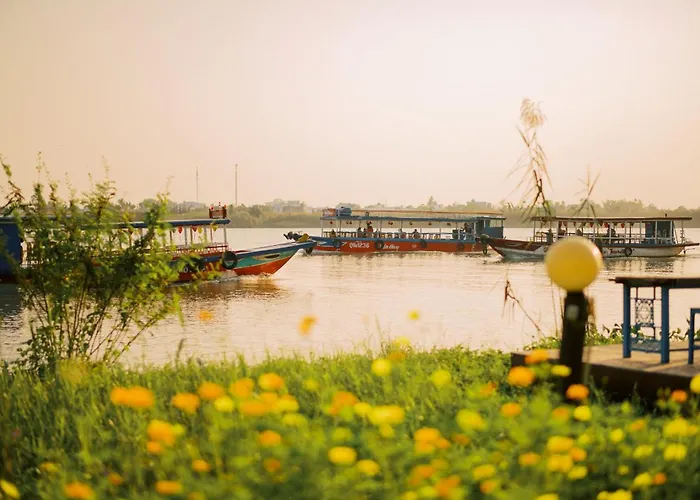 Vinh Hung Riverside Resort & Spa