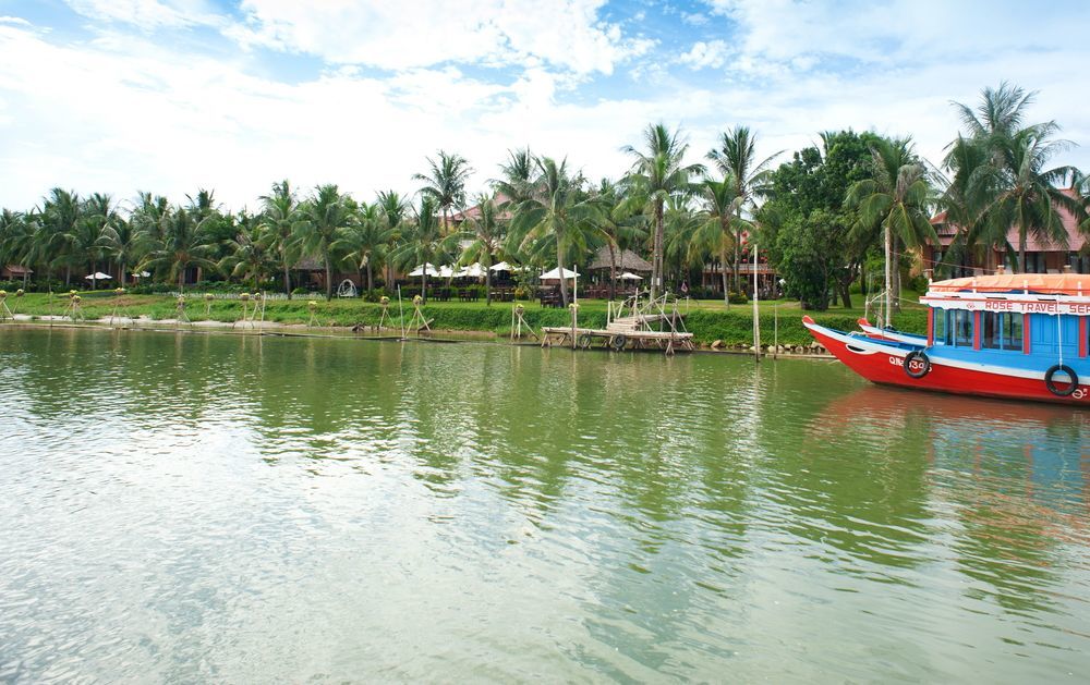Курортный комплекс Vinh Hung Riverside & 4*